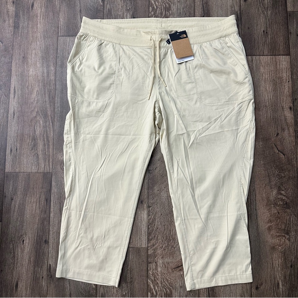 The North Face Women's Lightweight Capri Size XXXL Gravel Beige